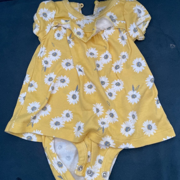 Yellow flower shirt and one piece for your baby and a bow - Picture 1 of 4